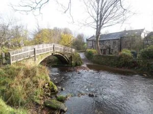Beckfoot Packhorse bridge in Bingley