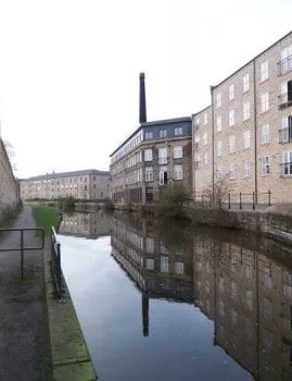 Leeds Liverpool Canal - Britannia Wharf