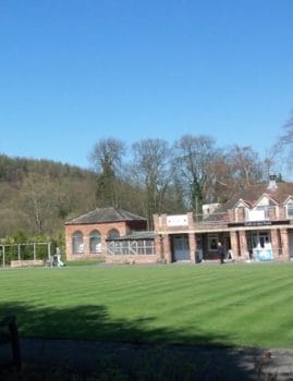 Bowling Green and café in Myrtle Park