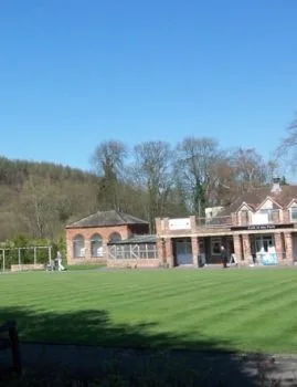 Bowling Green and café in Myrtle Park