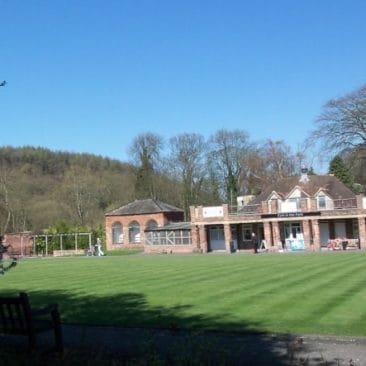 Bowling Green and café in Myrtle Park